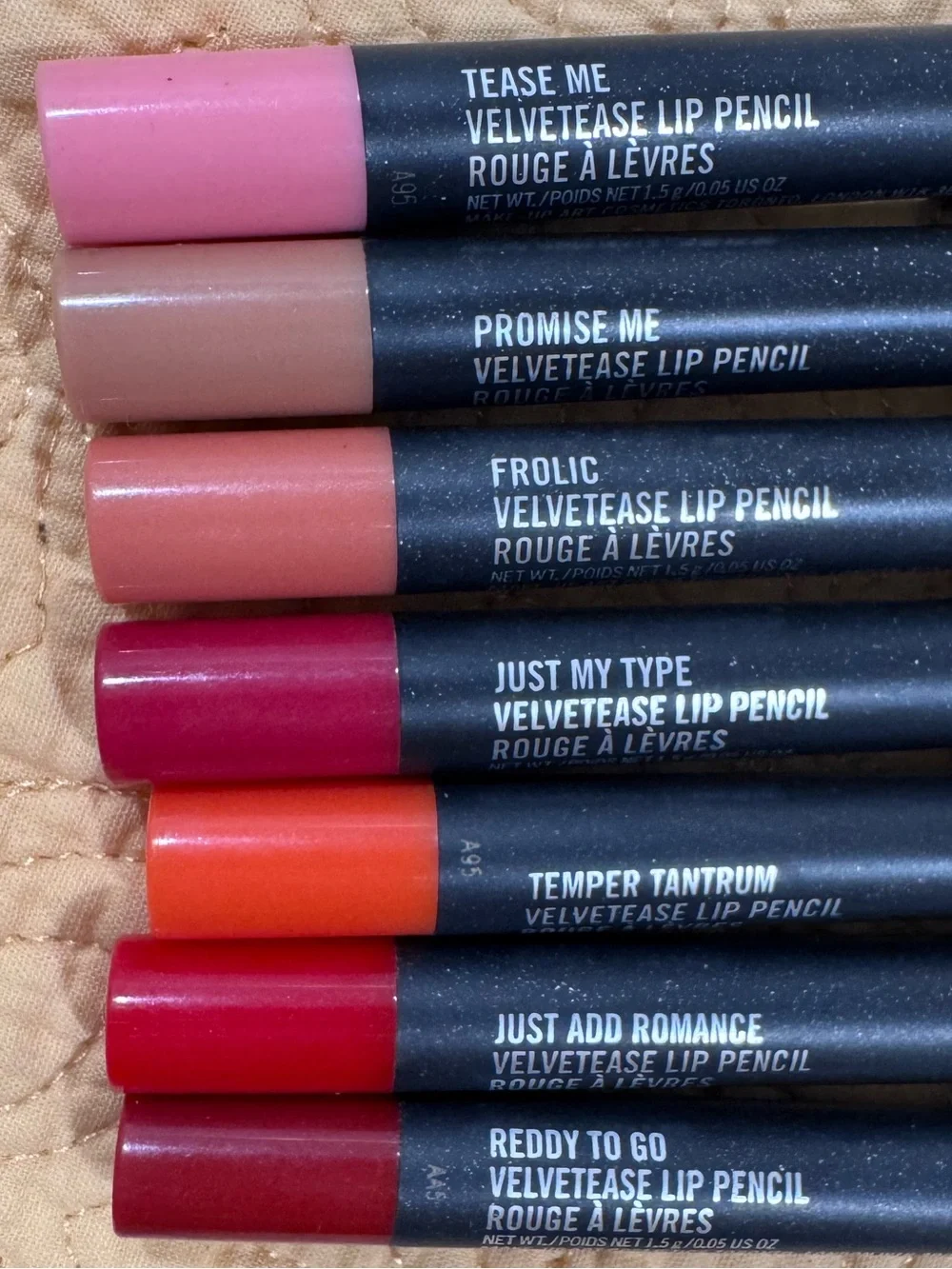 MAC VELVETEASE LIP PENCIL ROUGE A LEVRES